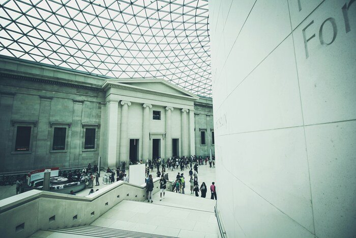  Tourists at the British Museum by Tamara Menzi 